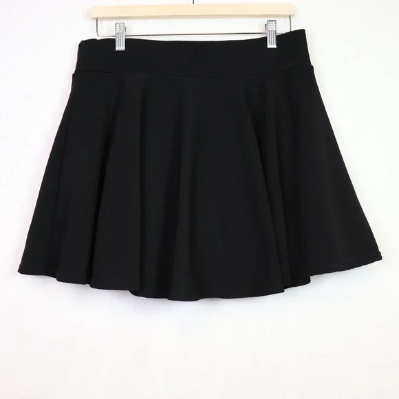 DJT Black Textured Crepe Flared Skater Skort XXL - Picture 2 of 6